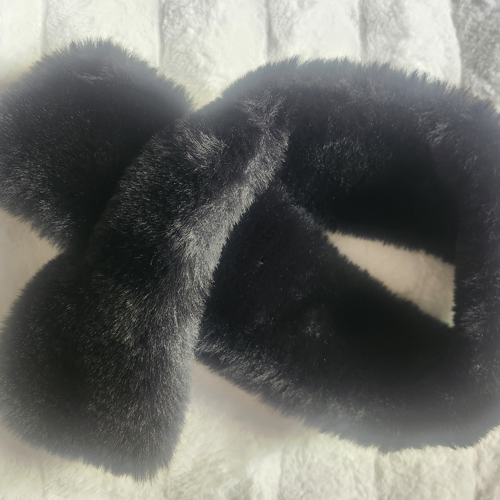 Source Unknown Black Faux Fur Scarf